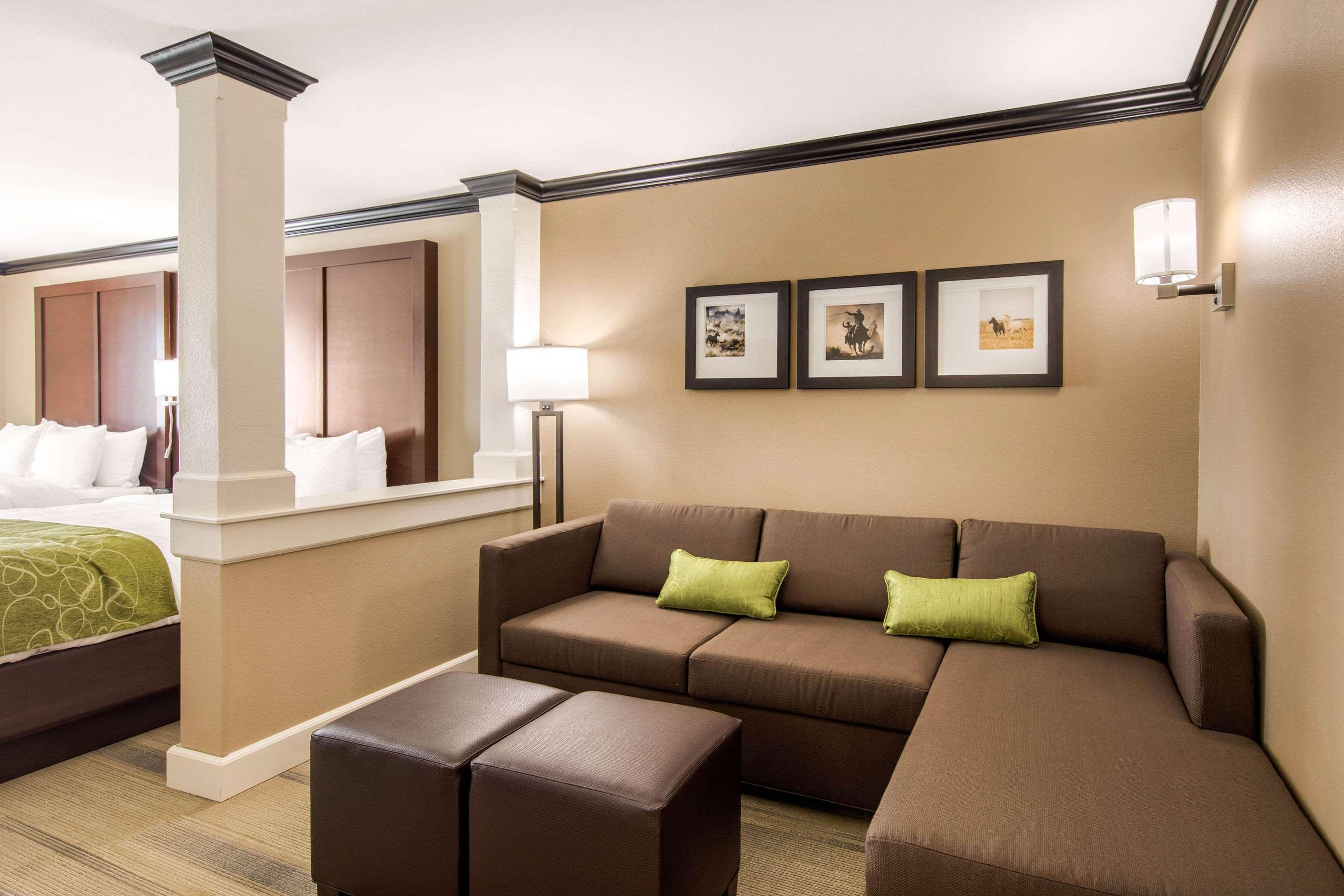 Comfort Suites Liberal Exterior foto